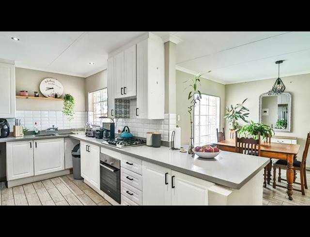 2 BEDROOM TOWNHOUSE FOR SALE IN HIGHVELD